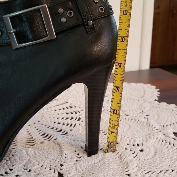 EUC Maurices Black Faux Leather Boots Booties with Belt & Buckle Accent Sz 9.5M - Picture 6 of 9